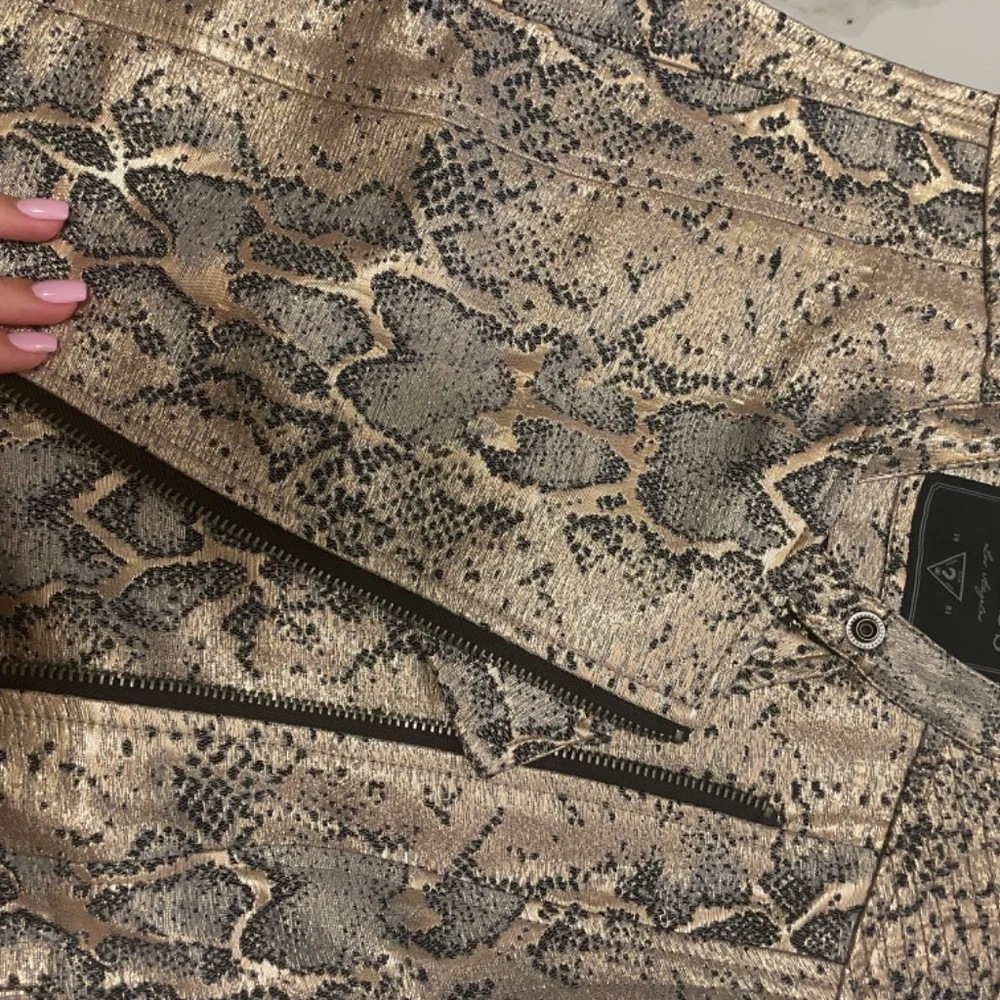 Guess Python Vest - Picture 8 of 9